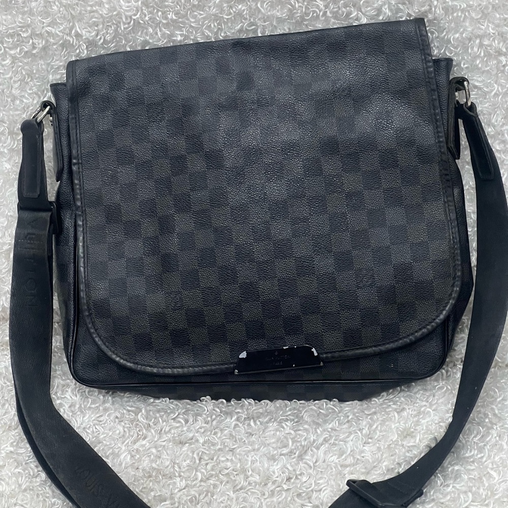 Louis Vuitton Damier Graphite Canvas Daniel MM Mesenger Bag
